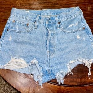 Levi’s Distressed Denim Shorts | W27 | Like New